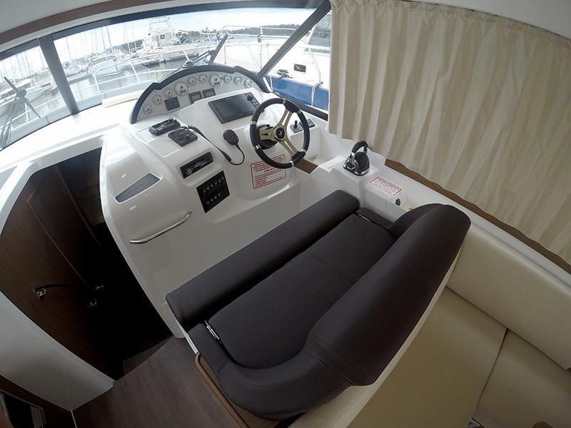 Book yachts online - motorboat - Beneteau Antares 36 - Mandalina II - rent