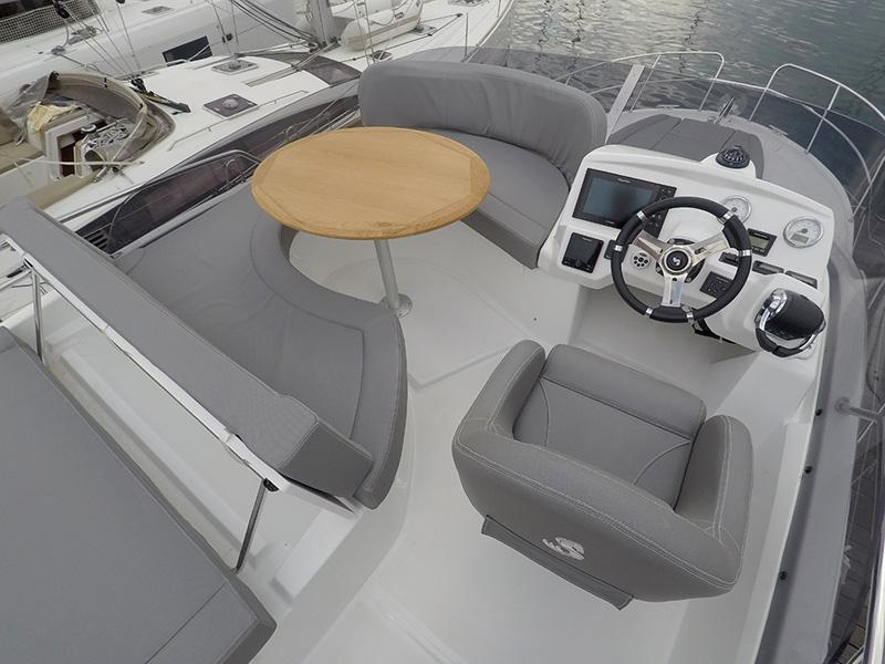 Book yachts online - motorboat - Beneteau Antares 36 - Mandalina II - rent