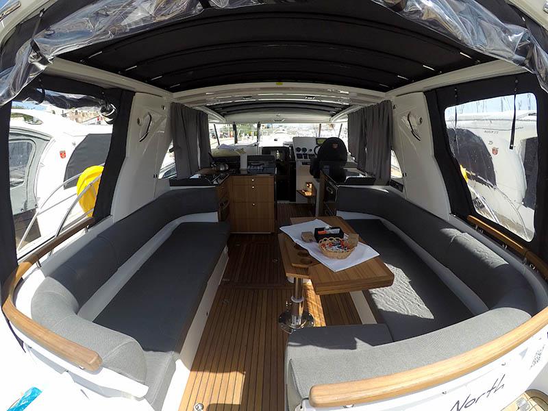 Book yachts online - motorboat - Marex 360 Cabriolet Cruiser - True North - rent