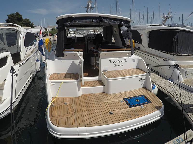 Book yachts online - motorboat - Marex 360 Cabriolet Cruiser - True North - rent