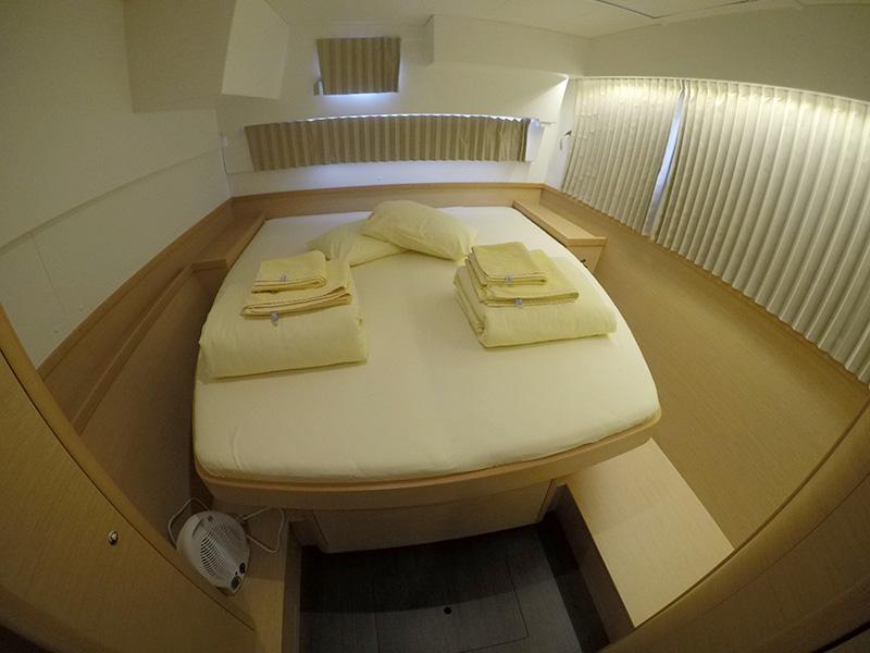 Book yachts online - catamaran - Lagoon 42 - Aymeline - rent