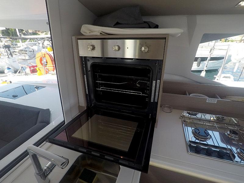 Book yachts online - catamaran - Fountaine Pajot Astréa 42 - Imagine - rent