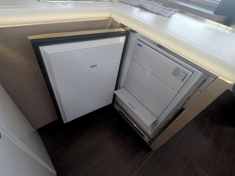 Book yachts online - catamaran - Fountaine Pajot Astréa 42 - Imagine - rent