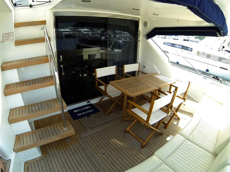 Book yachts online - motorboat - Fairline Phantom 50 - Luna IV - rent