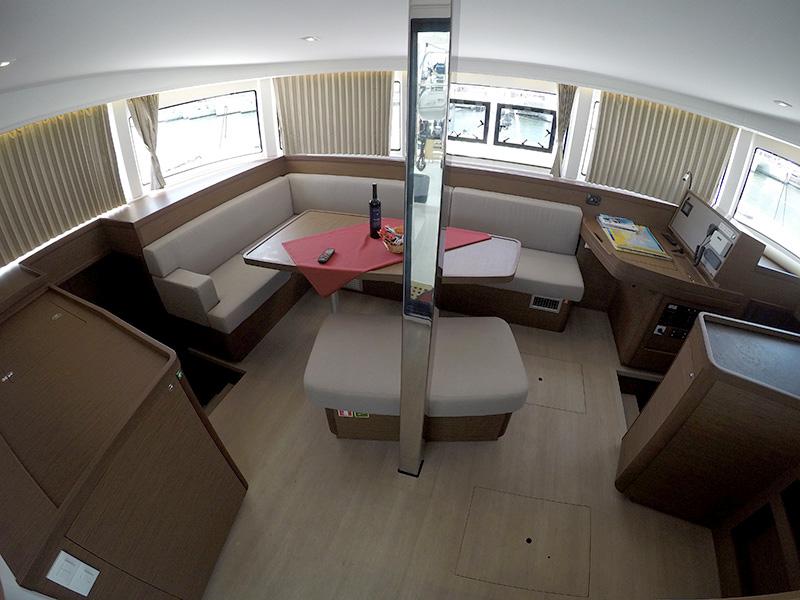 Book yachts online - catamaran - Lagoon 42 - Albion - rent
