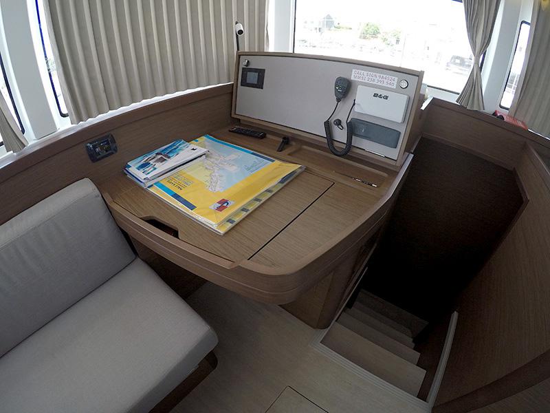 Book yachts online - catamaran - Lagoon 42 - Albion - rent