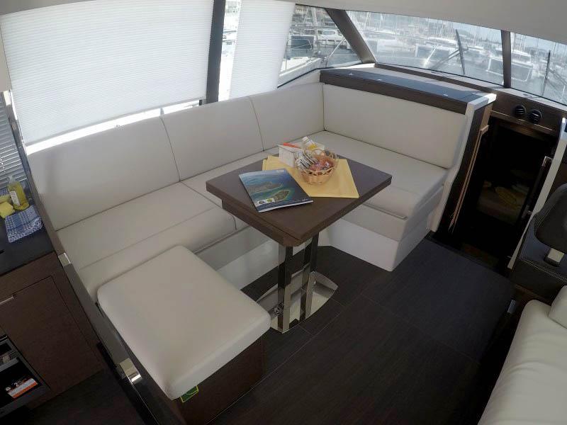 Book yachts online - motorboat - Prestige 420 Fly - Brigadoon - rent
