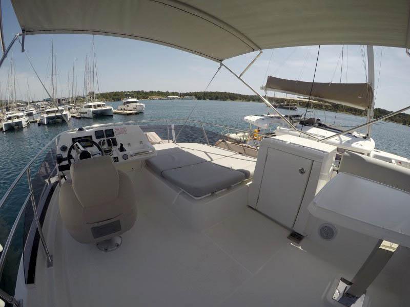 Book yachts online - motorboat - Prestige 420 Fly - Brigadoon - rent