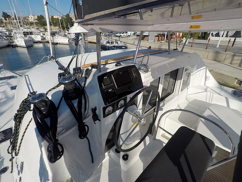 Book yachts online - catamaran - Lagoon 380 - Grey pearl - rent