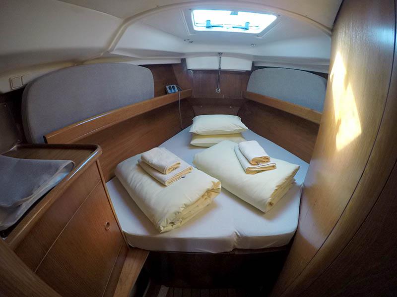 Book yachts online - sailboat - Oceanis Clipper 411 - Artemis - rent
