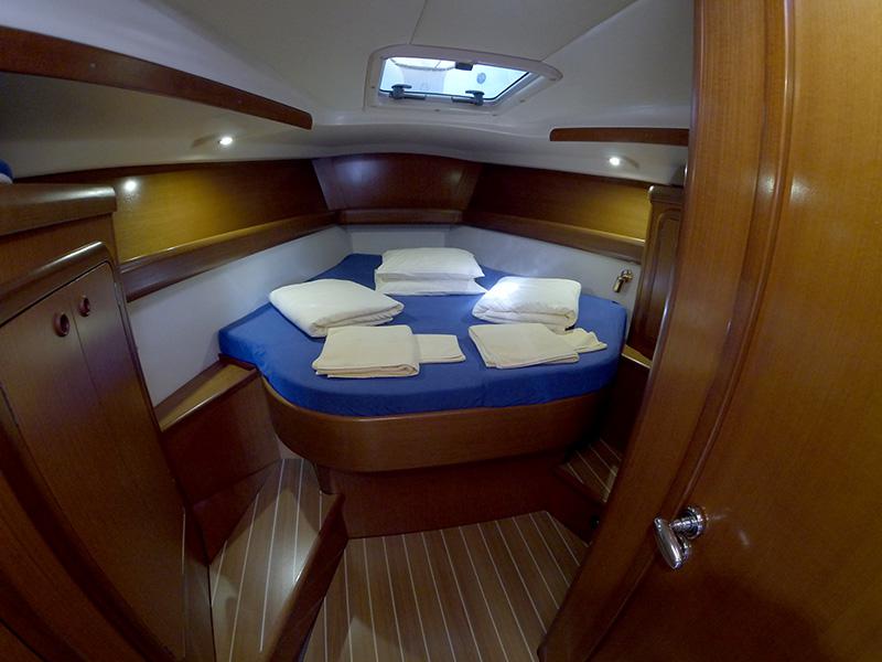 Book yachts online - sailboat - Grand Soleil 43 - Skalice - rent