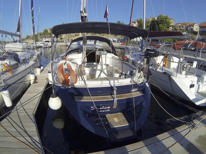 Book yachts online - sailboat - Grand Soleil 43 - Skalice - rent