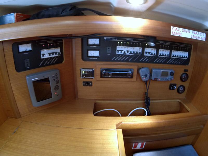 Book yachts online - sailboat - Grand Soleil 43 - Skalice - rent