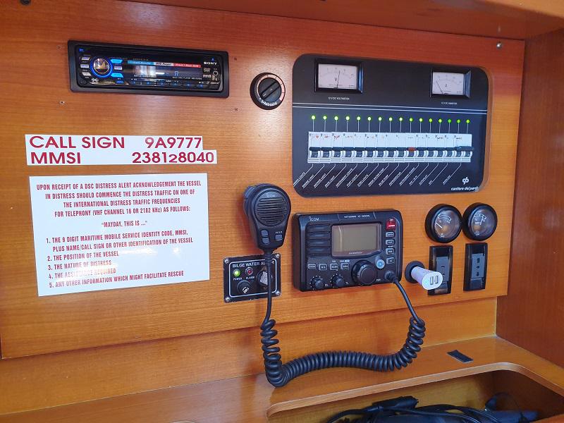 Book yachts online - sailboat - Grand Soleil 40 R - Stribor - rent