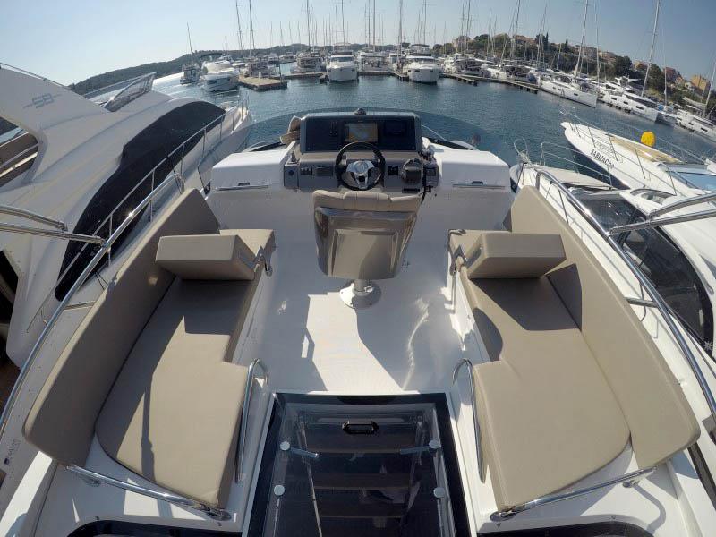 Book yachts online - motorboat - Galeon 430 Skydeck - Il Sogno III - rent