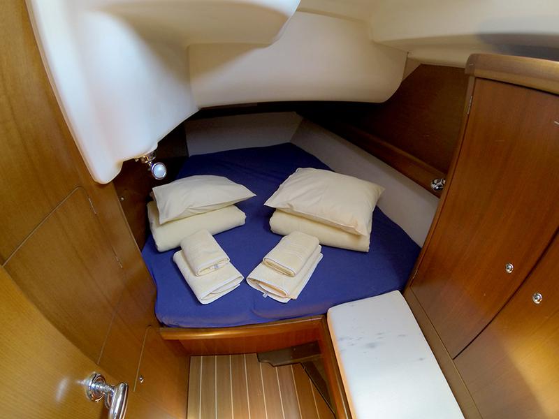 Book yachts online - sailboat - Grand Soleil 45 - Pingala - rent