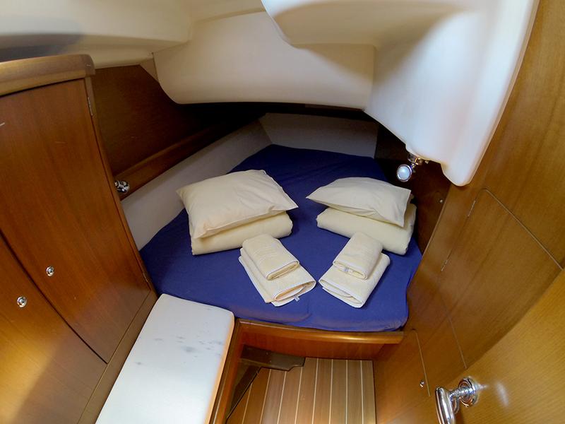 Book yachts online - sailboat - Grand Soleil 45 - Pingala - rent