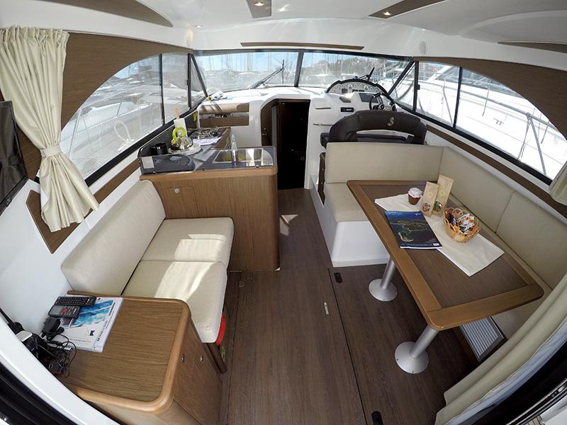 Book yachts online - motorboat - Beneteau Antares 36 - Capricorn - rent