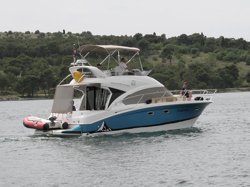Book yachts online - motorboat - Beneteau Antares 36 - Capricorn - rent