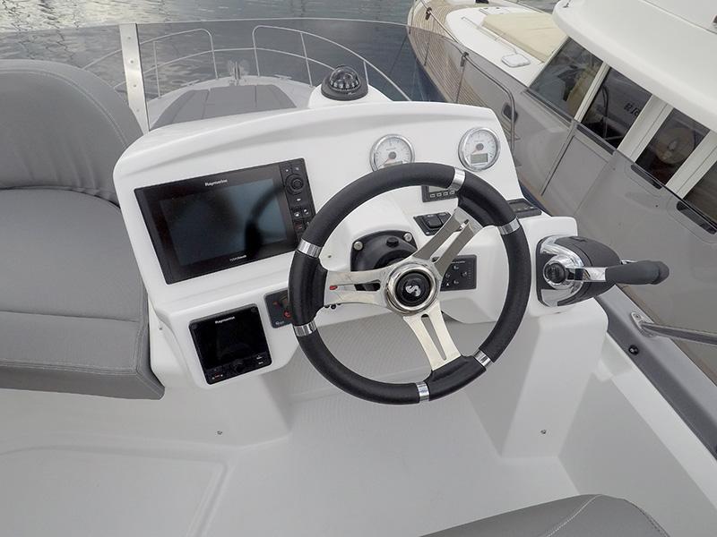 Book yachts online - motorboat - Beneteau Antares 36 - Capricorn - rent