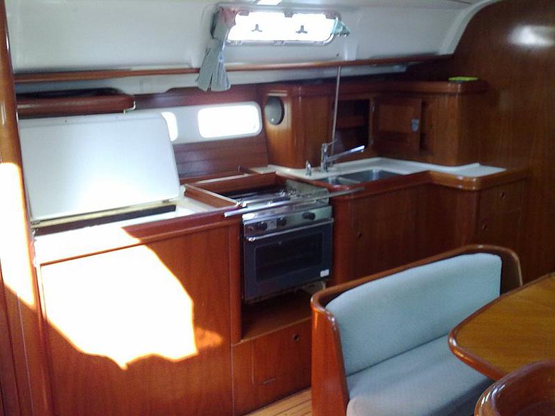 Book yachts online - sailboat - Oceanis 411-4 - Latitud 3 - rent