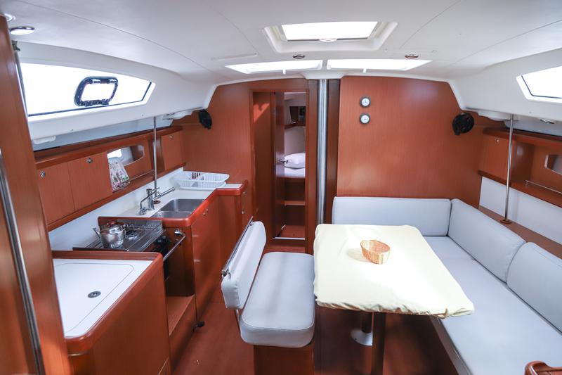 Book yachts online - sailboat - Oceanis 43 - MOJITO - rent