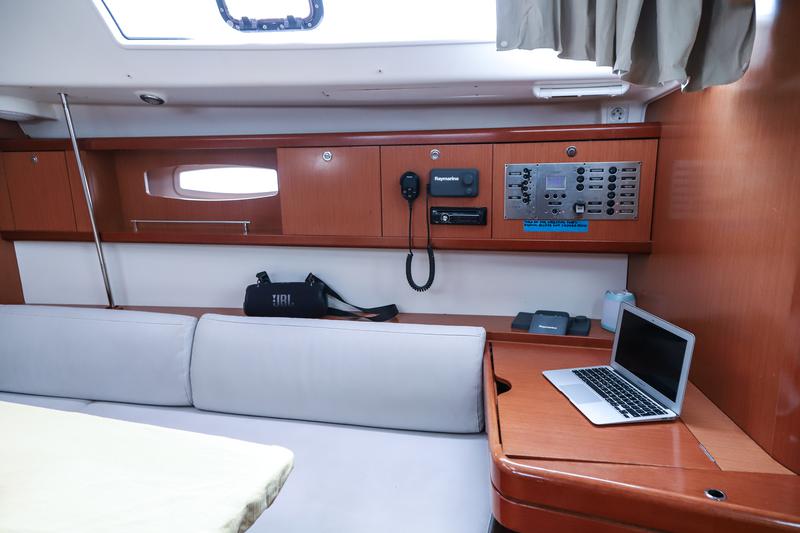 Book yachts online - sailboat - Oceanis 43 - MOJITO - rent