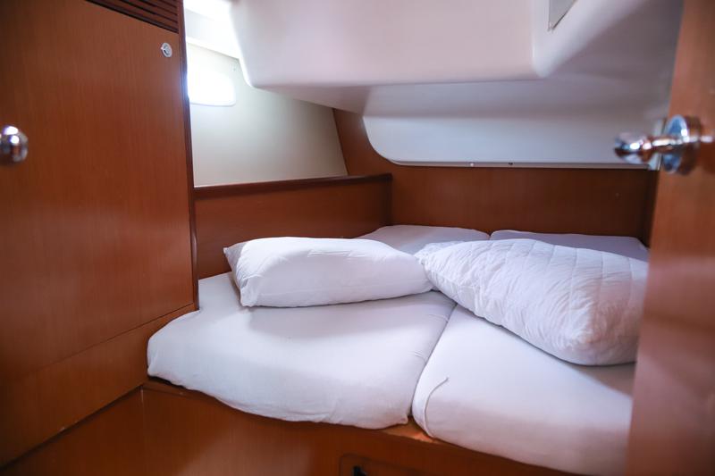 Book yachts online - sailboat - Oceanis 43 - MOJITO - rent