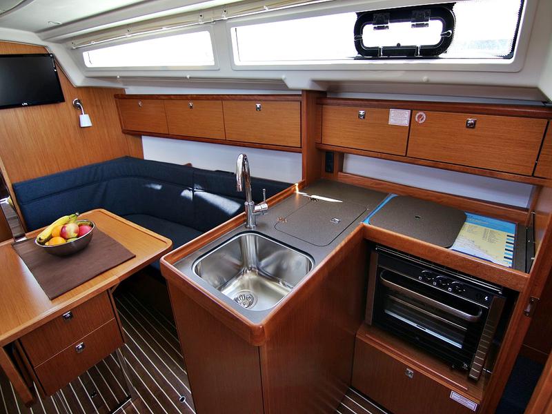 Book yachts online - sailboat - BAVARIA C 34 - BELLA - rent