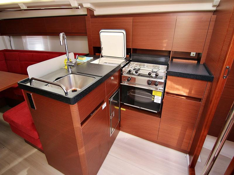 Book yachts online - sailboat - HANSE 418 BT - EVA - rent