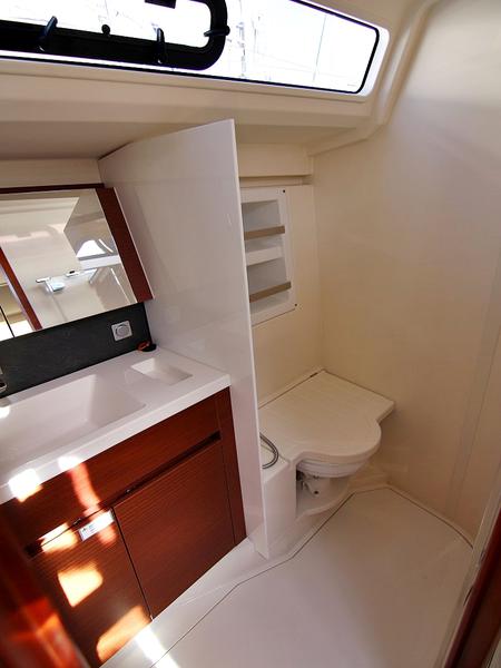 Book yachts online - sailboat - HANSE 418 BT - EVA - rent