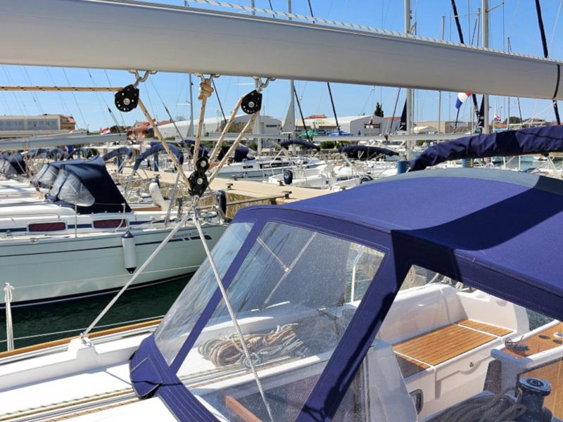 Book yachts online - sailboat - DUFOUR 382 BT - THELMA - rent