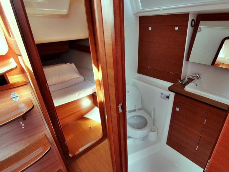 Book yachts online - sailboat - DUFOUR 382 BT - THELMA - rent