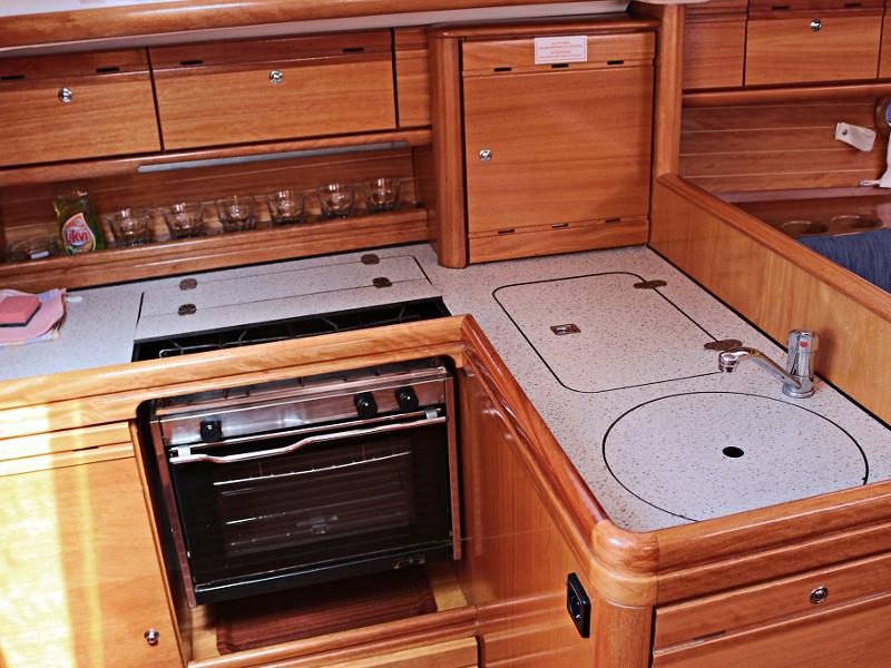 Book yachts online - sailboat - BAVARIA 33 C - MANDA - rent