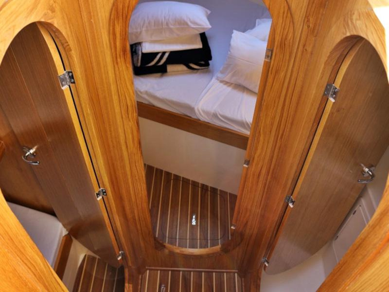Book yachts online - motorboat - VEKTOR 950 BT (16) - RAVA - rent