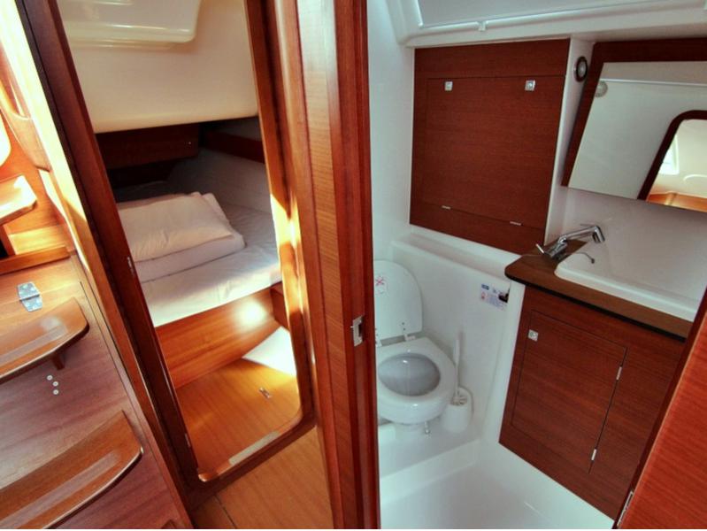 Book yachts online - sailboat - DUFOUR 382 BT - LOUISE - rent