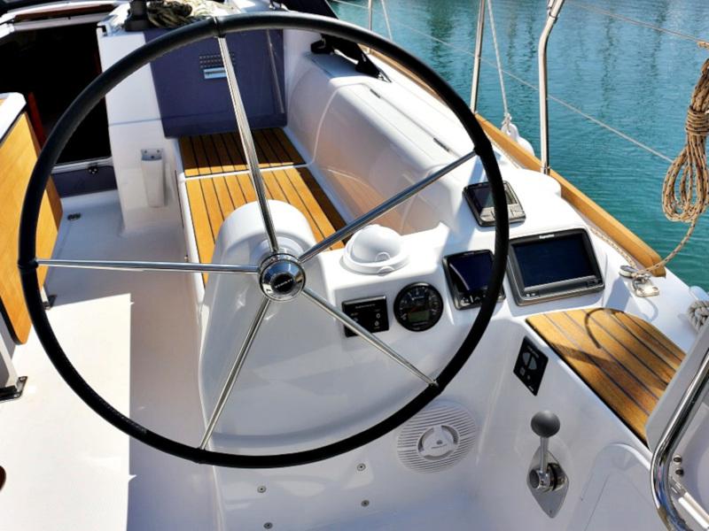 Book yachts online - sailboat - DUFOUR 382 BT - LOUISE - rent