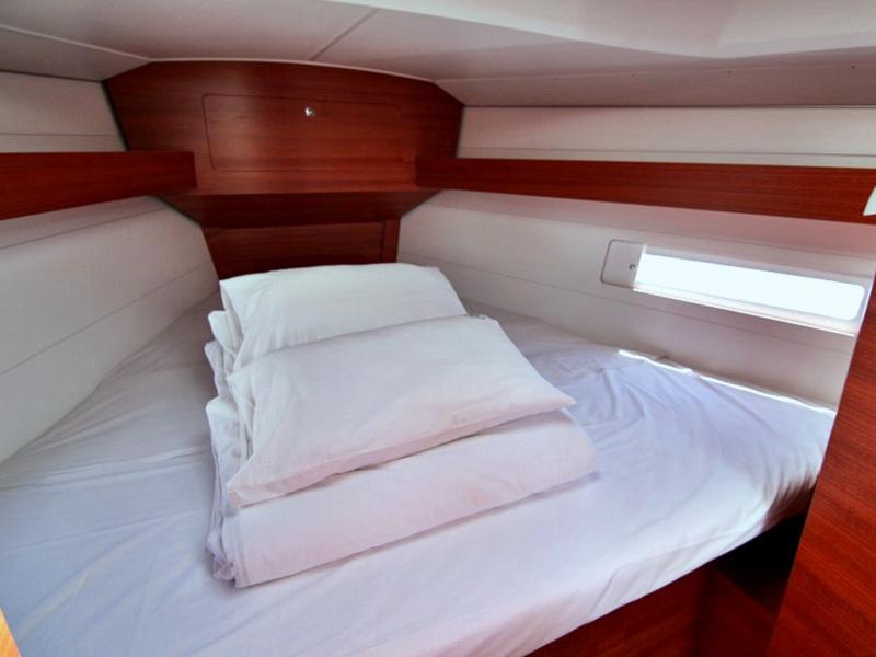 Book yachts online - sailboat - DUFOUR 382 BT - LOUISE - rent