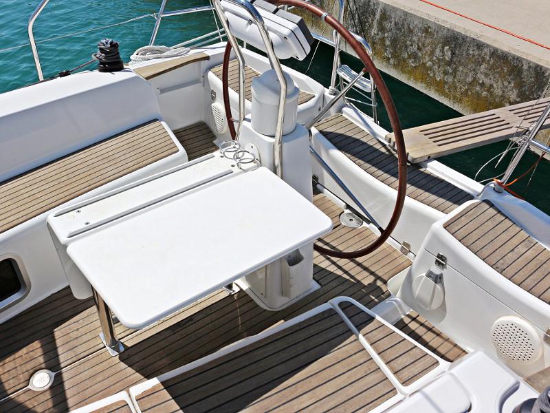 Book yachts online - sailboat - SUN ODYSSEY 36i - SEDNA - rent