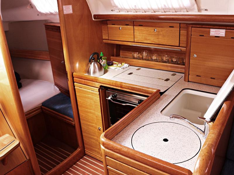 Book yachts online - sailboat - BAVARIA 33 C - FRANA - rent