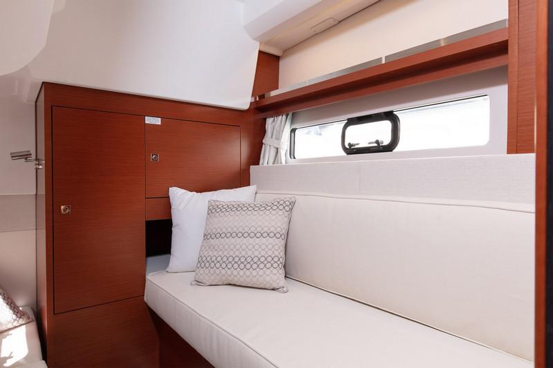Book yachts online - motorboat - Jeanneau Leader 36 - MIHAEL - rent