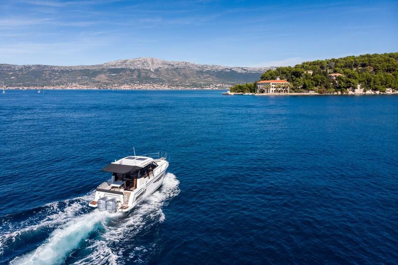 Book yachts online - motorboat - Jeanneau Merry Fisher 895 - EMANUEL - rent