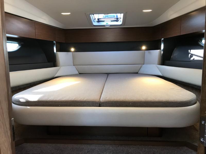 Book yachts online - motorboat - Bavaria R40 FLY - STEP TWO - rent