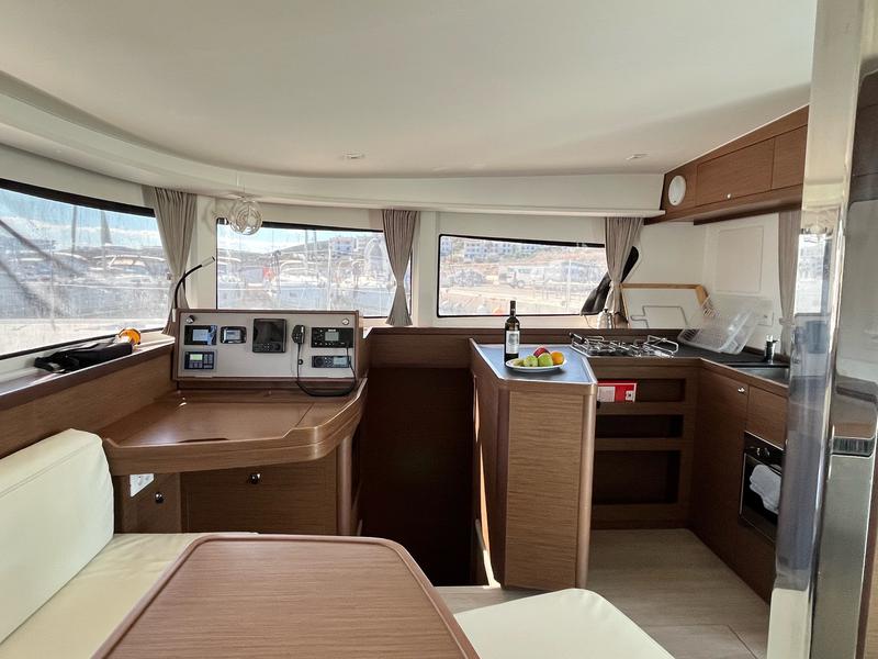 Book yachts online - catamaran - Lagoon 42 - Zoe - rent