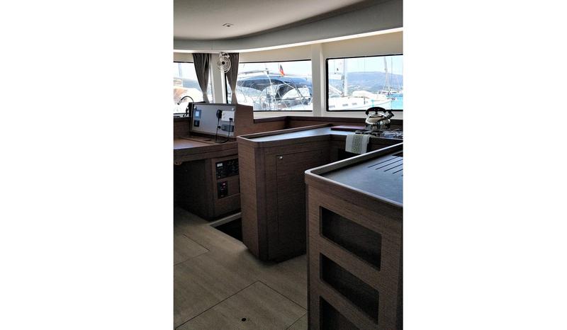 Book yachts online - catamaran - Lagoon 42 - Niki - rent