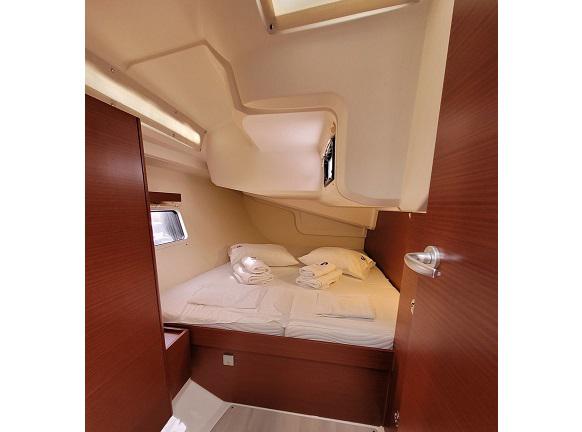 Book yachts online - sailboat - Hanse 418 - heNA - rent