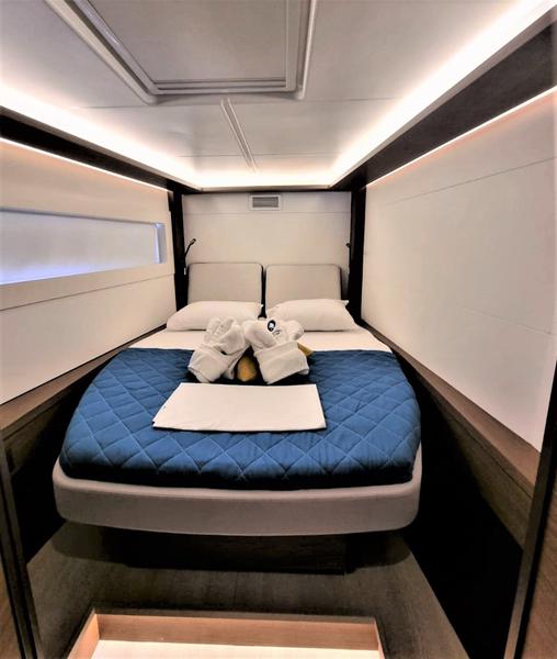 Book yachts online - catamaran - Lagoon 46 Owners Version - Free Bird II - rent