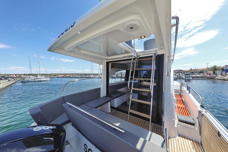 Book yachts online - motorboat - Antares 11 Fly OB - Solis - rent