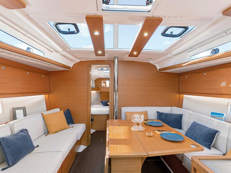 Book yachts online - sailboat - Dufour 390 - Lady D - rent