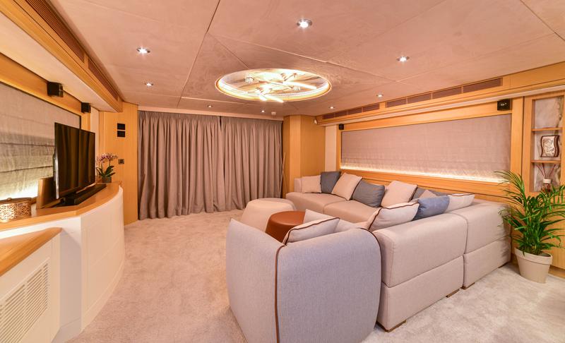 Book yachts online - motorboat - Royal Denship 85 - Stela 117 - rent
